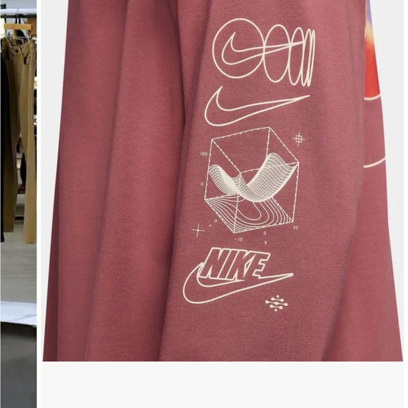 NWT Nike Oversize Long Sleeve Graphic T-Shirt - Picture 3 of 3
